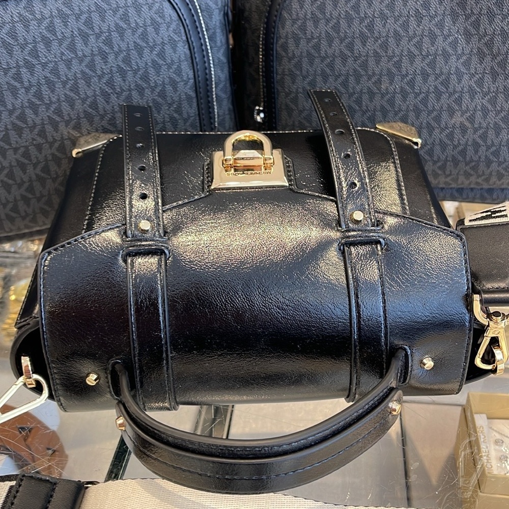 MICHAEL KORS
Manhattan Medium TH SCHOOL Crackled Metallic Leather SATCHEL
Black - Picture 13 of 16